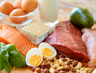 Los 10 Mejores Alimentos para Potenciar tu Entrenamiento en Be Element Playacar.